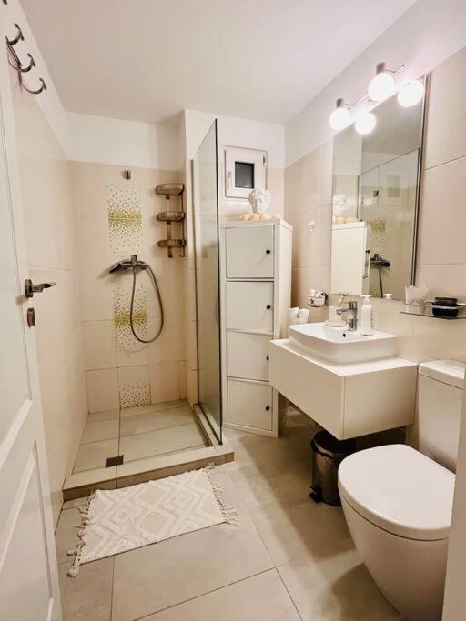 Modern & Cozy 2 Rooms Apartment Bukarest Eksteriør billede